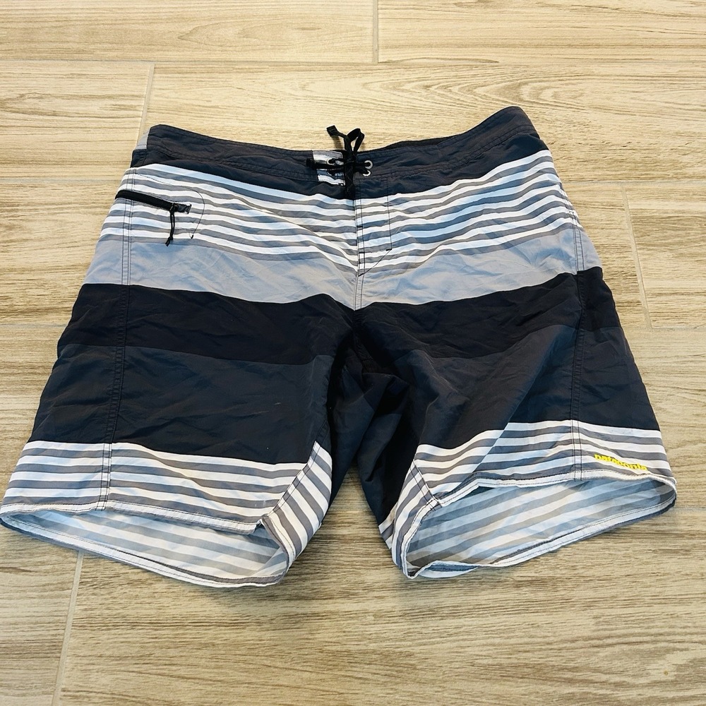 Patagonia Board Shorts Mens 40 Grey Stripes Nylon Unlined Zip Pocket